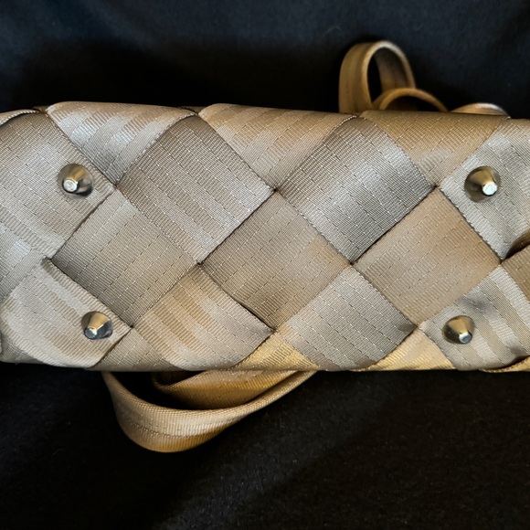 Maggie’s Bags seatbelt shoulder bag! - Picture 3 of 3